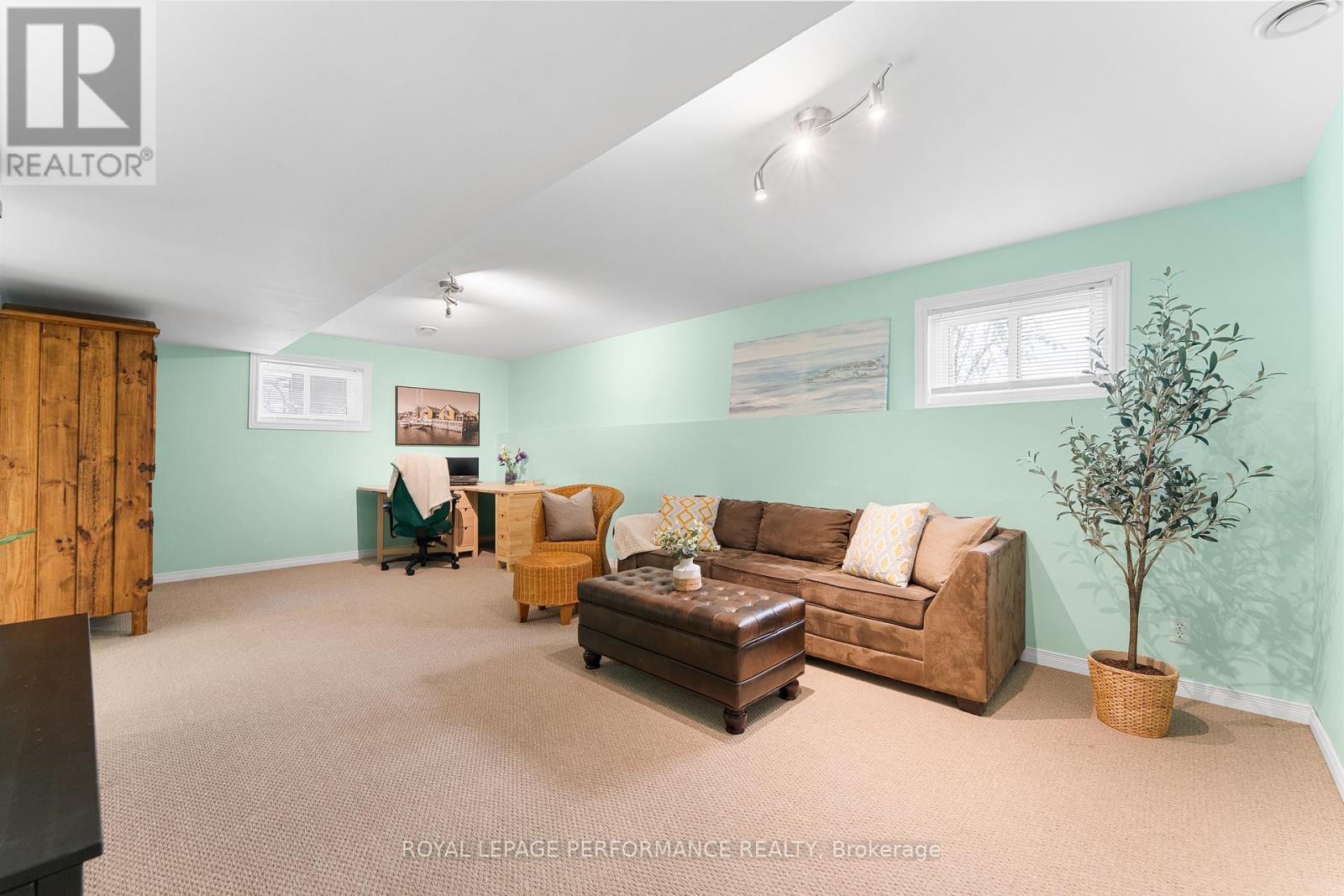 102 Shearer Crescent
