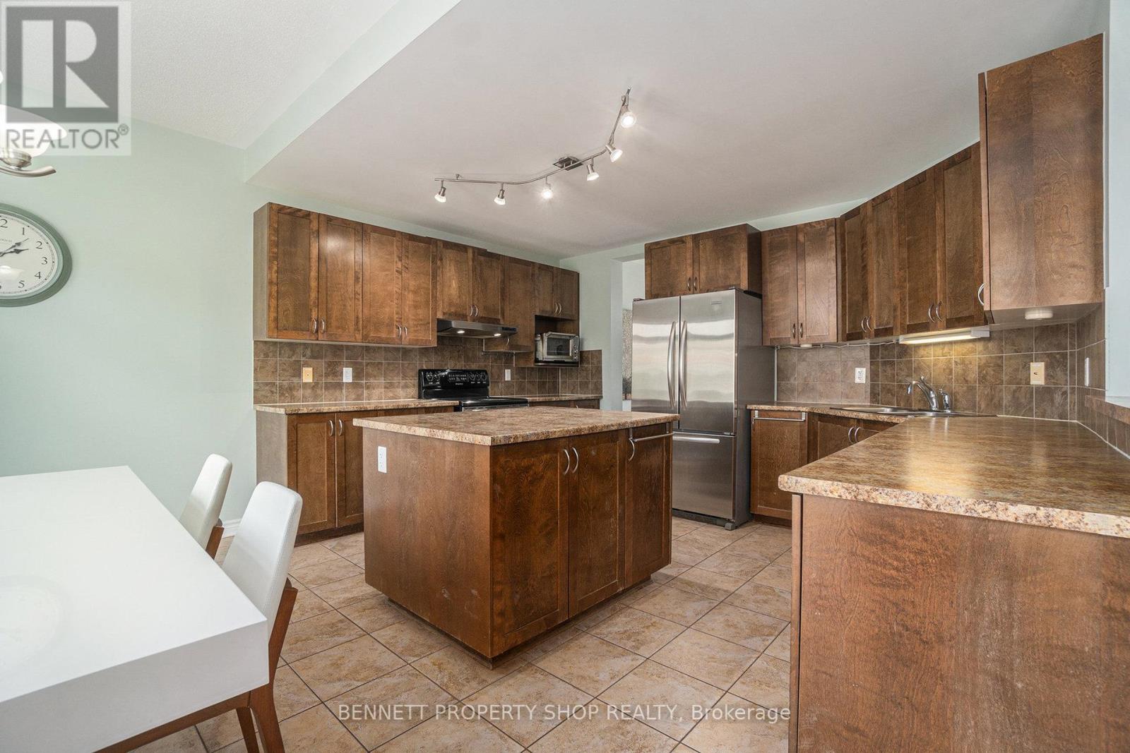 324 Fairlakes Way
