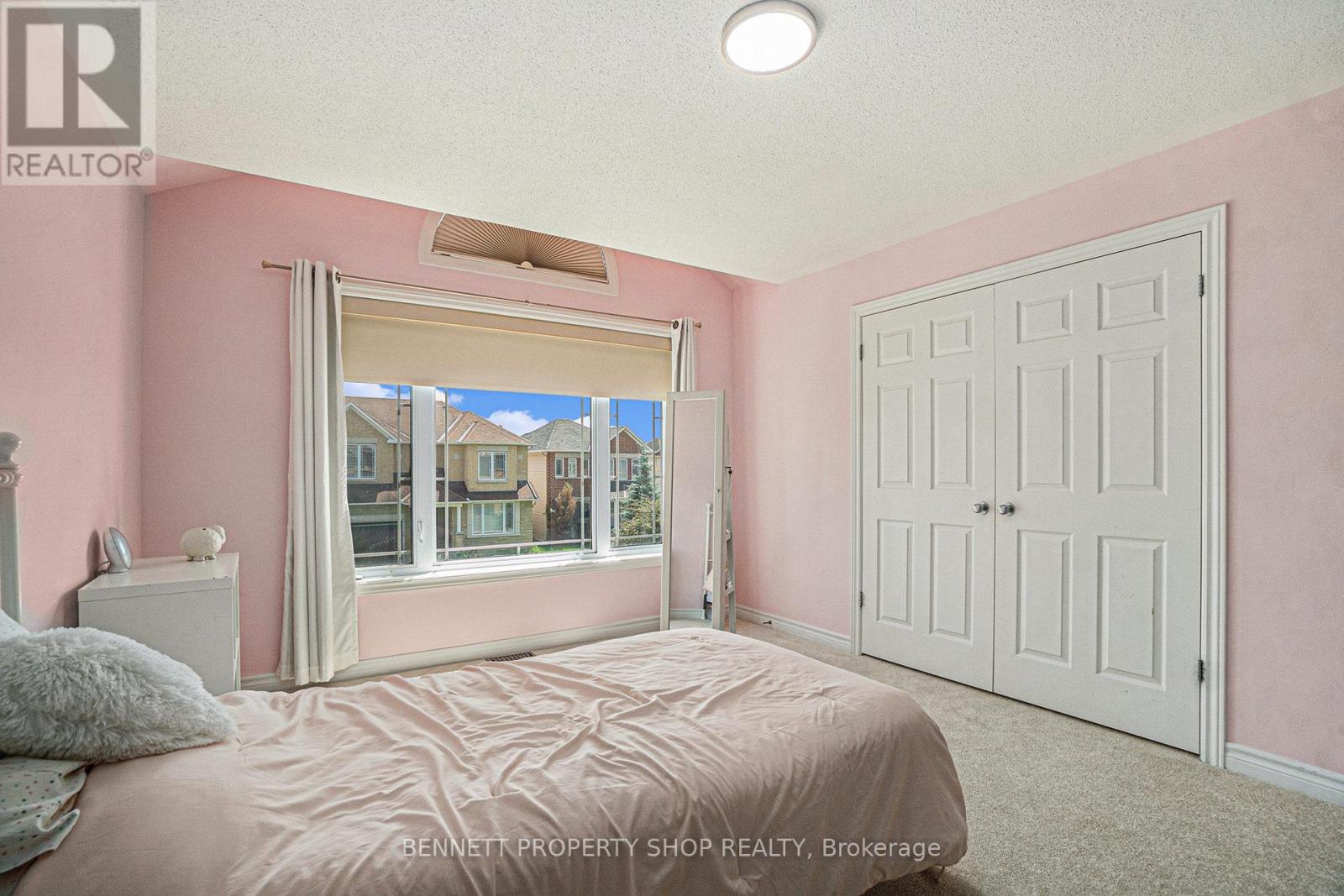 324 Fairlakes Way