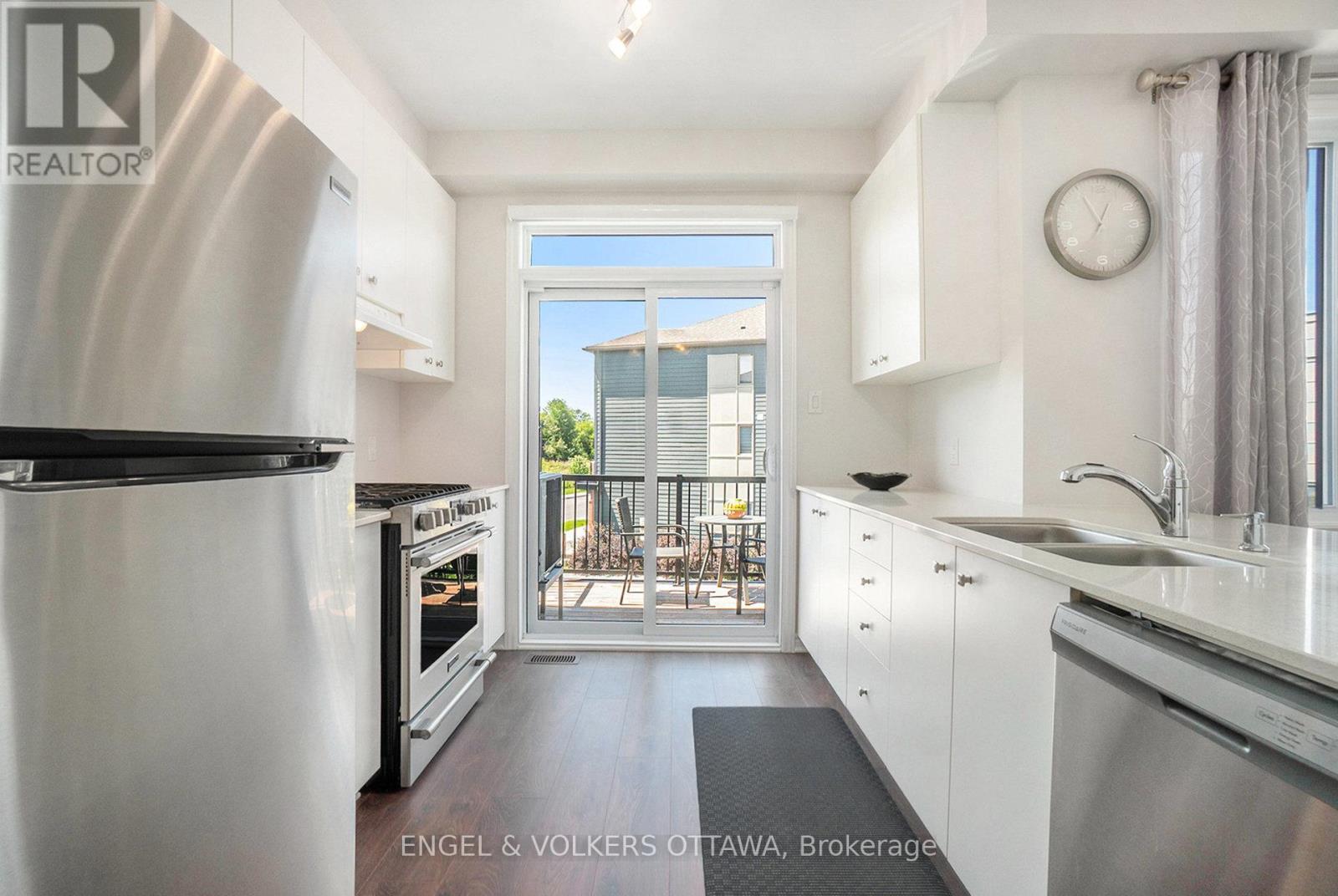 827 Kiniw Private