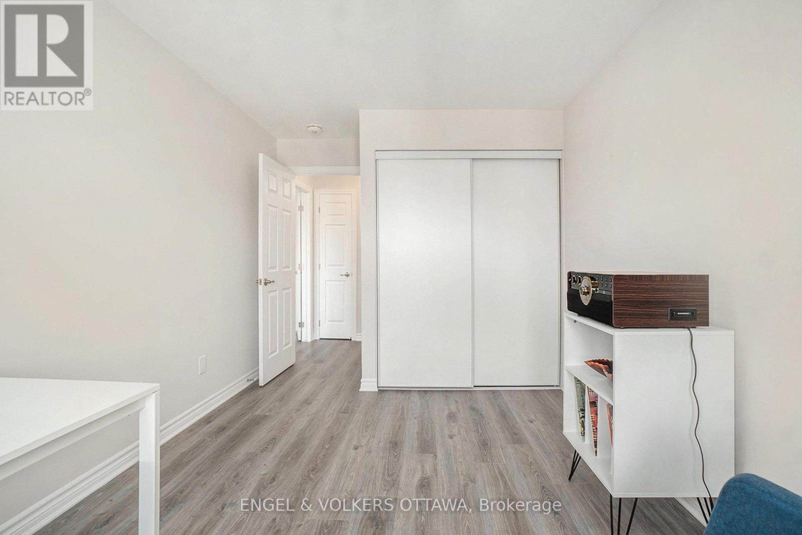 827 Kiniw Private