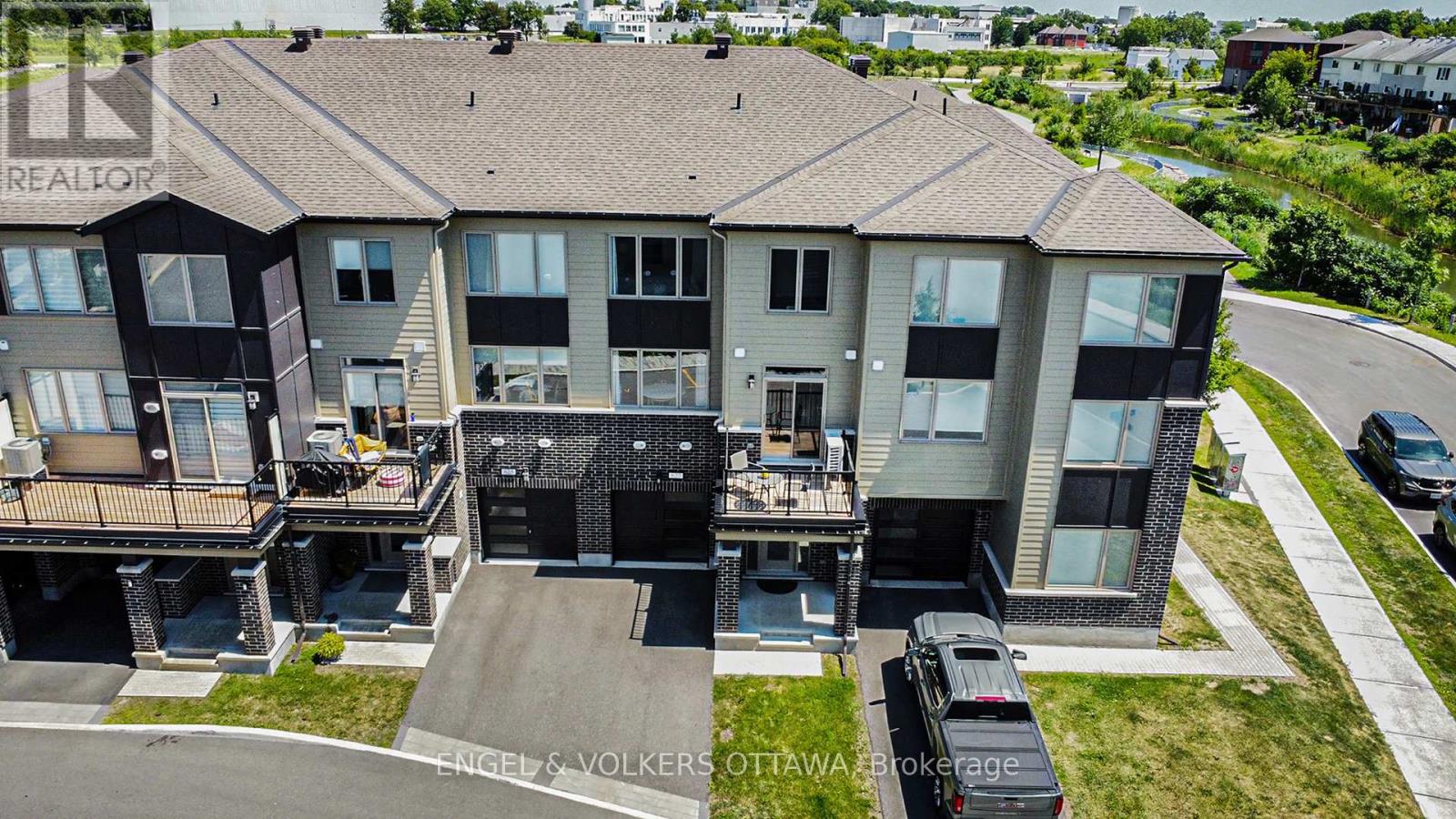 827 Kiniw Private