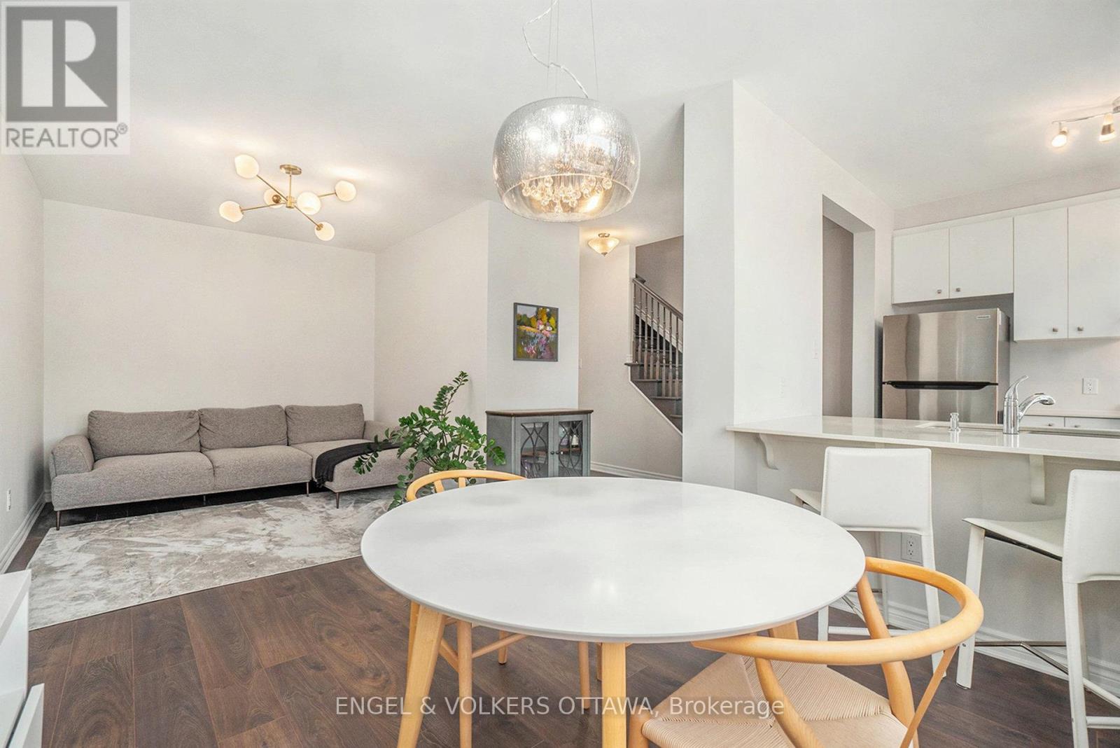 827 Kiniw Private