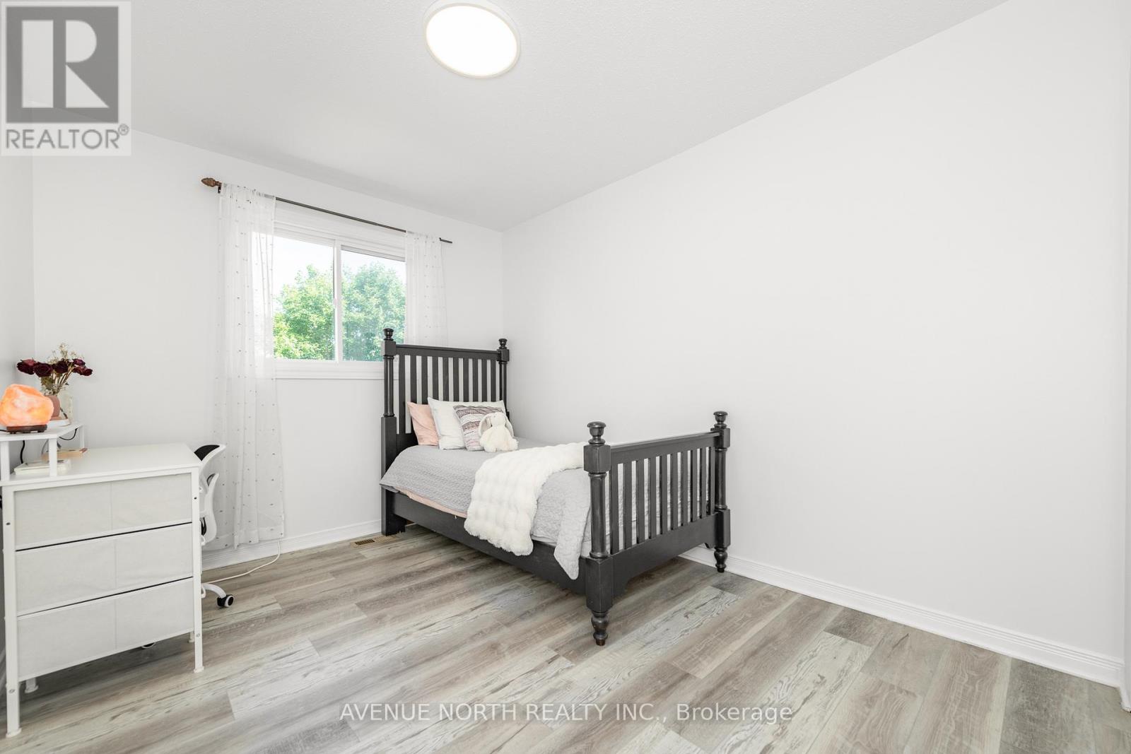 122 Woodbury Crescent