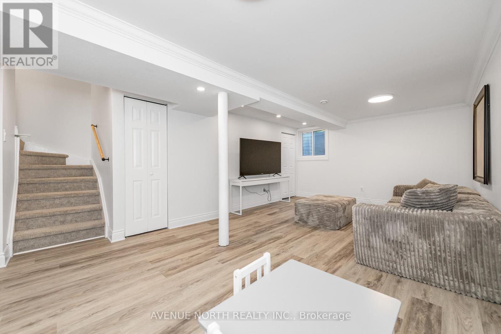 122 Woodbury Crescent