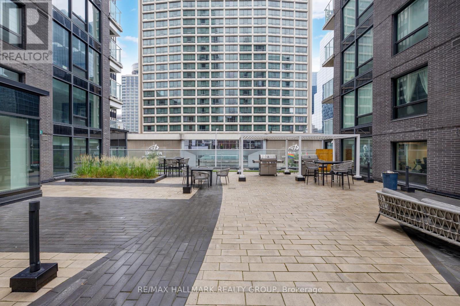 702 - 340 Queen Street