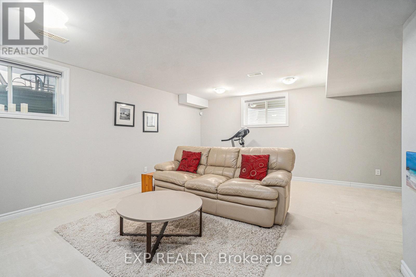 644 Moorpark Avenue