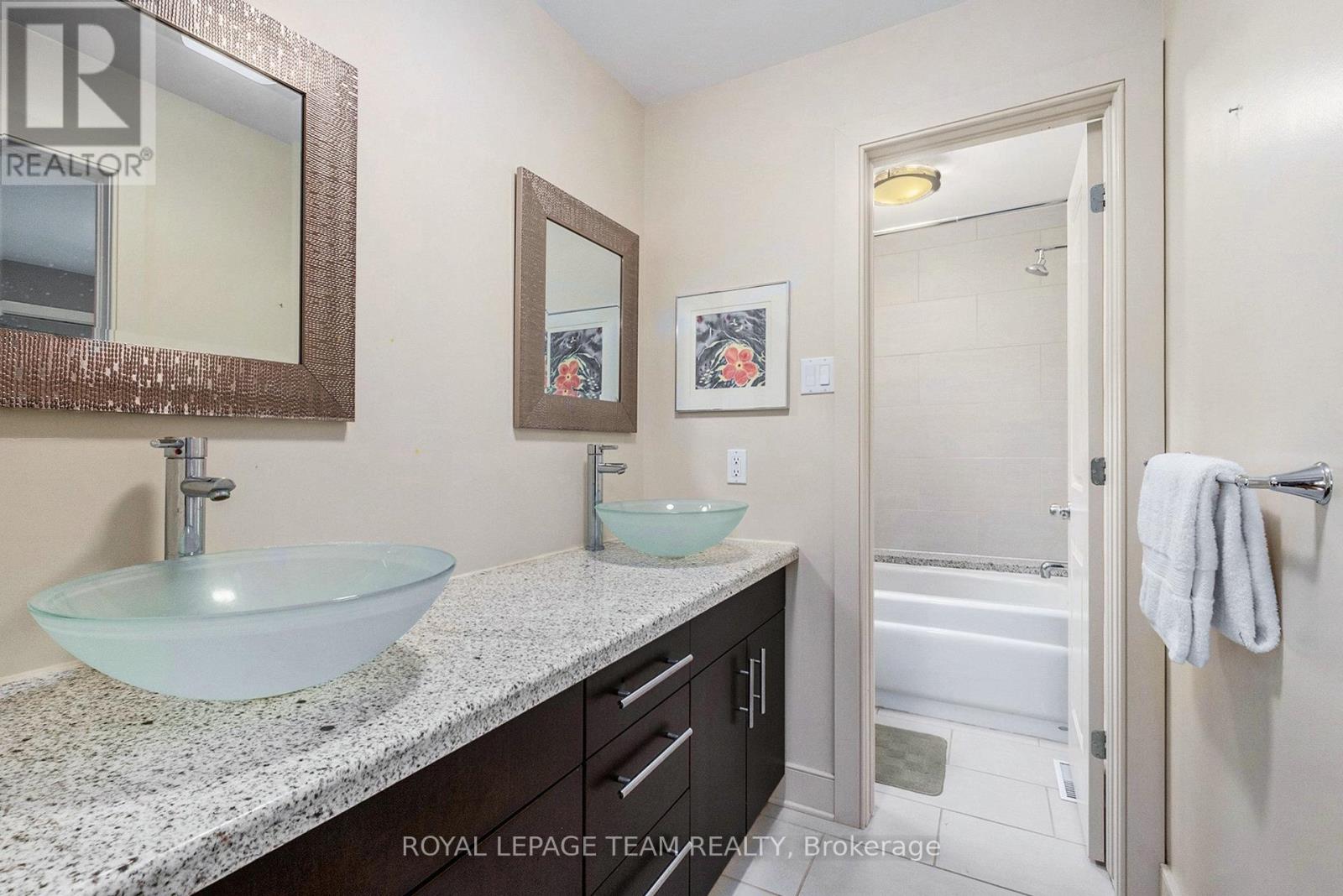 5386 Mansel Crescent