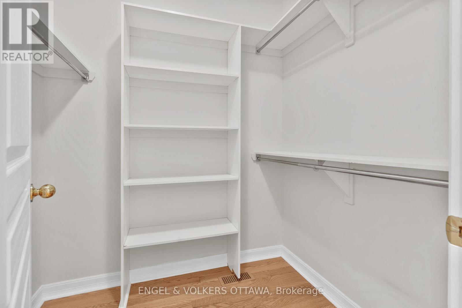 120 Manorhill Private