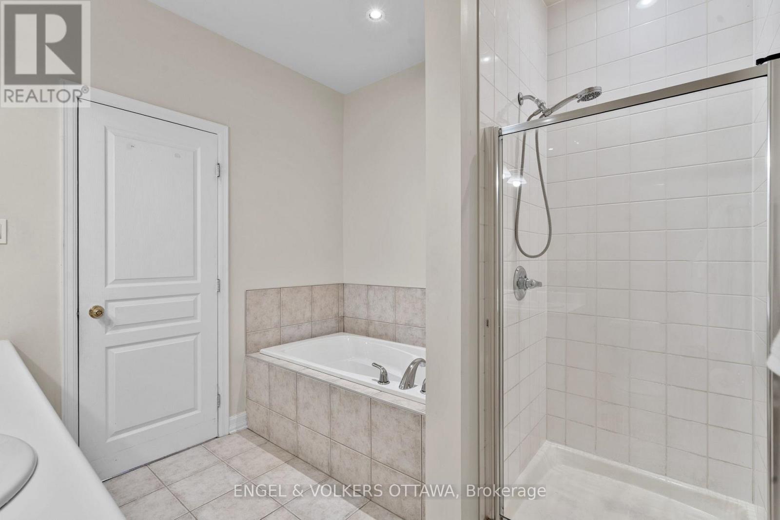 120 Manorhill Private