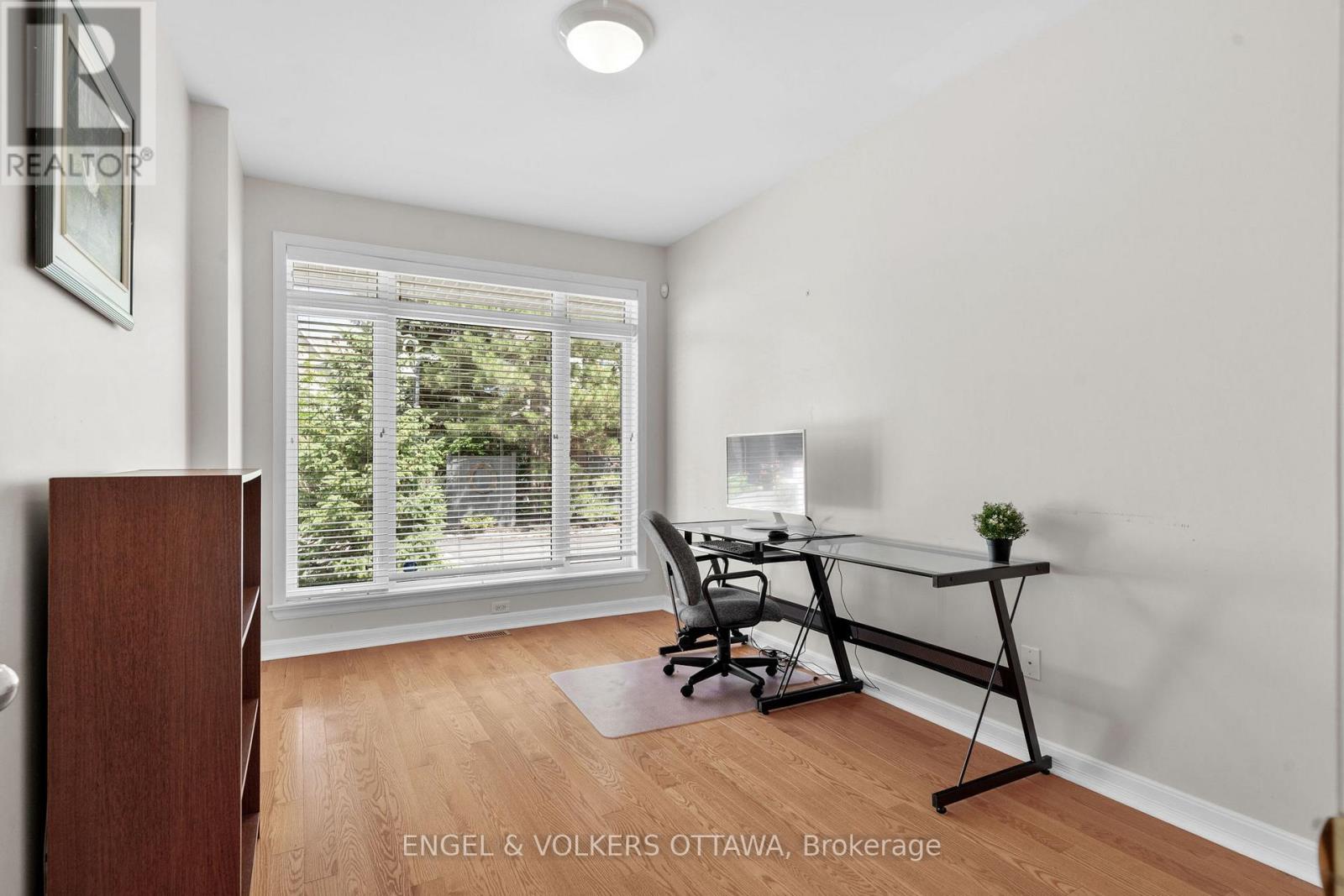 120 Manorhill Private
