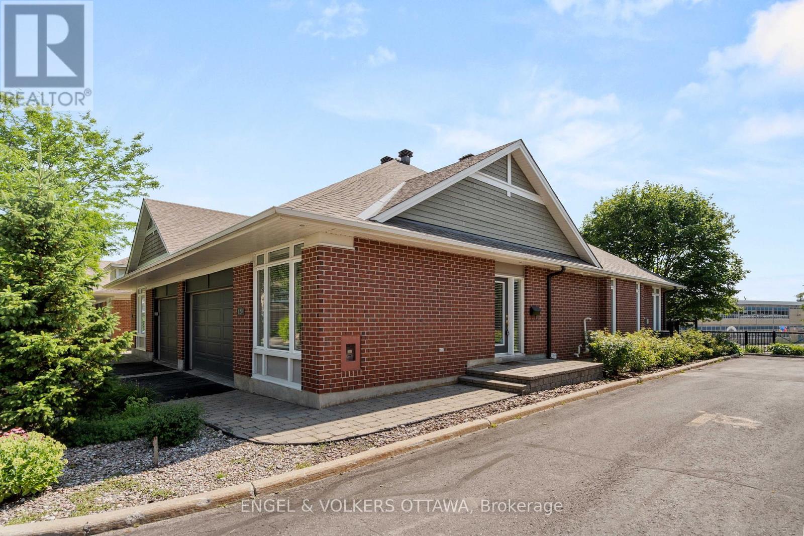120 Manorhill Private