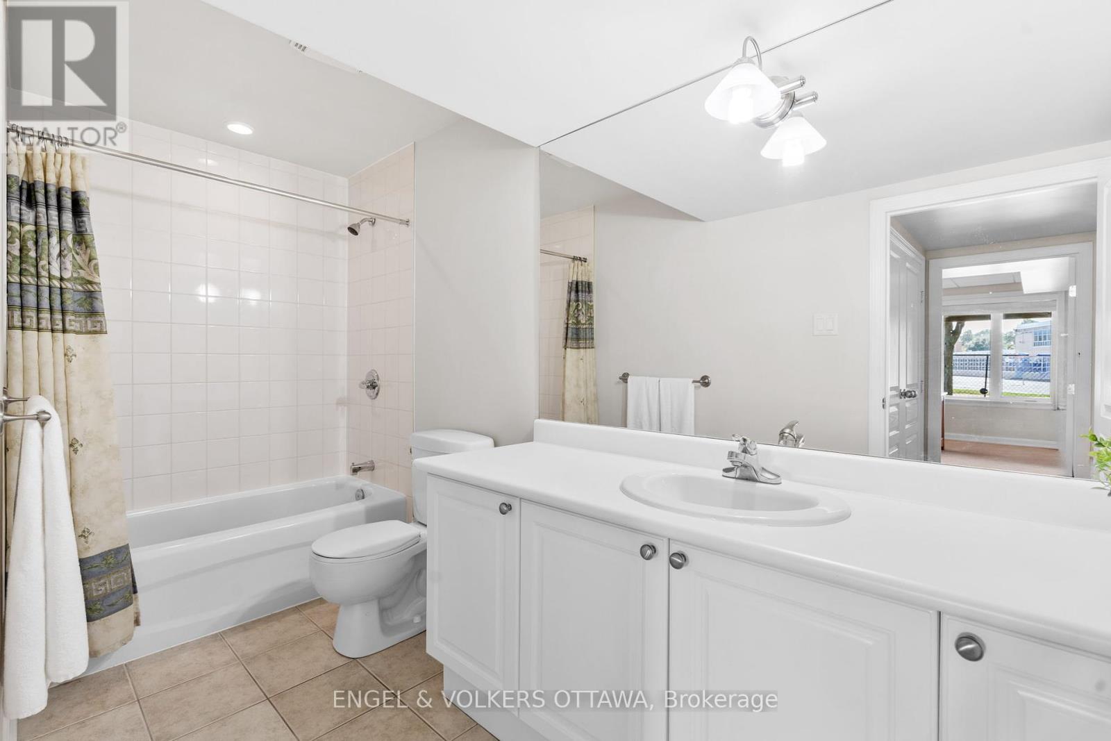 120 Manorhill Private