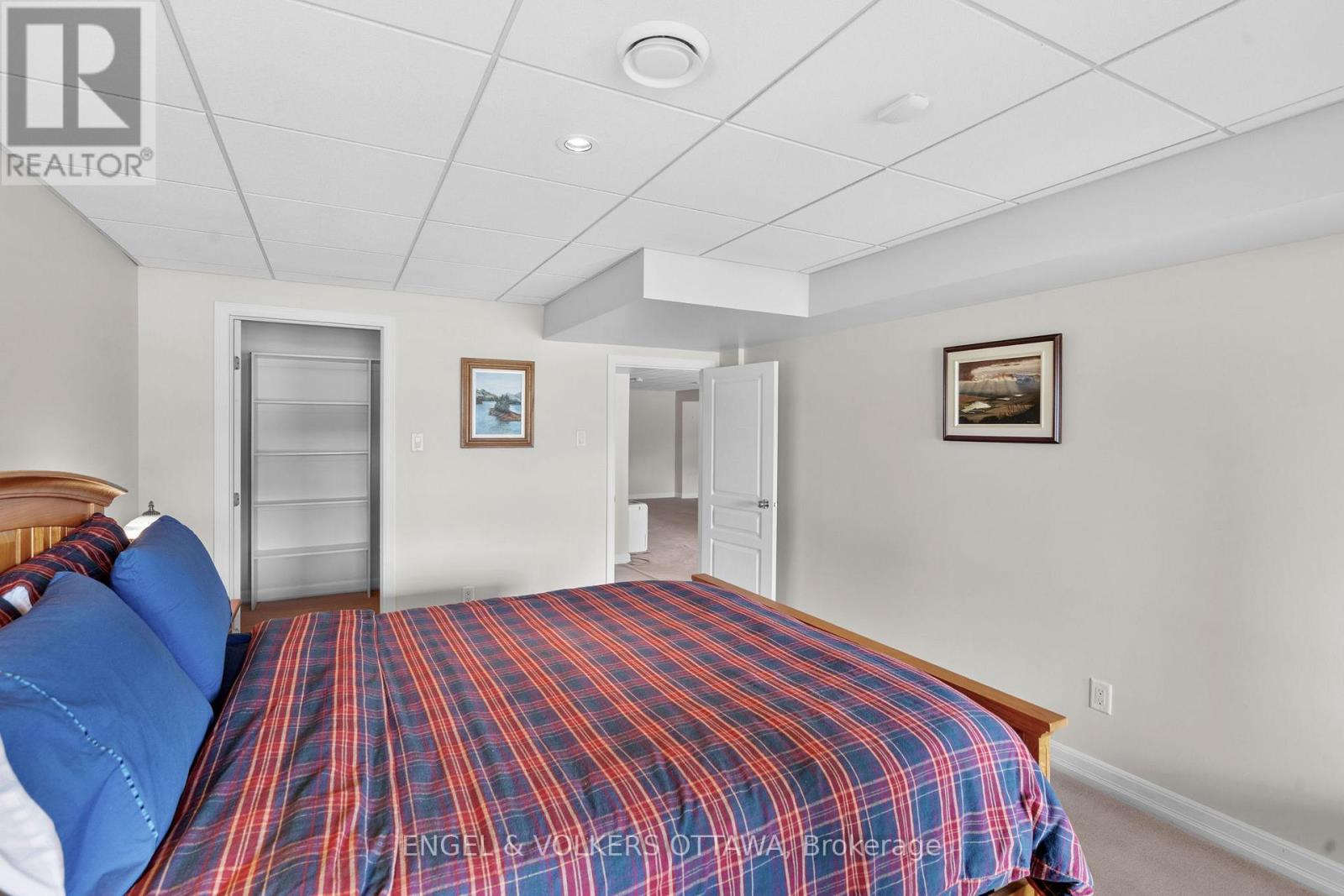 120 Manorhill Private