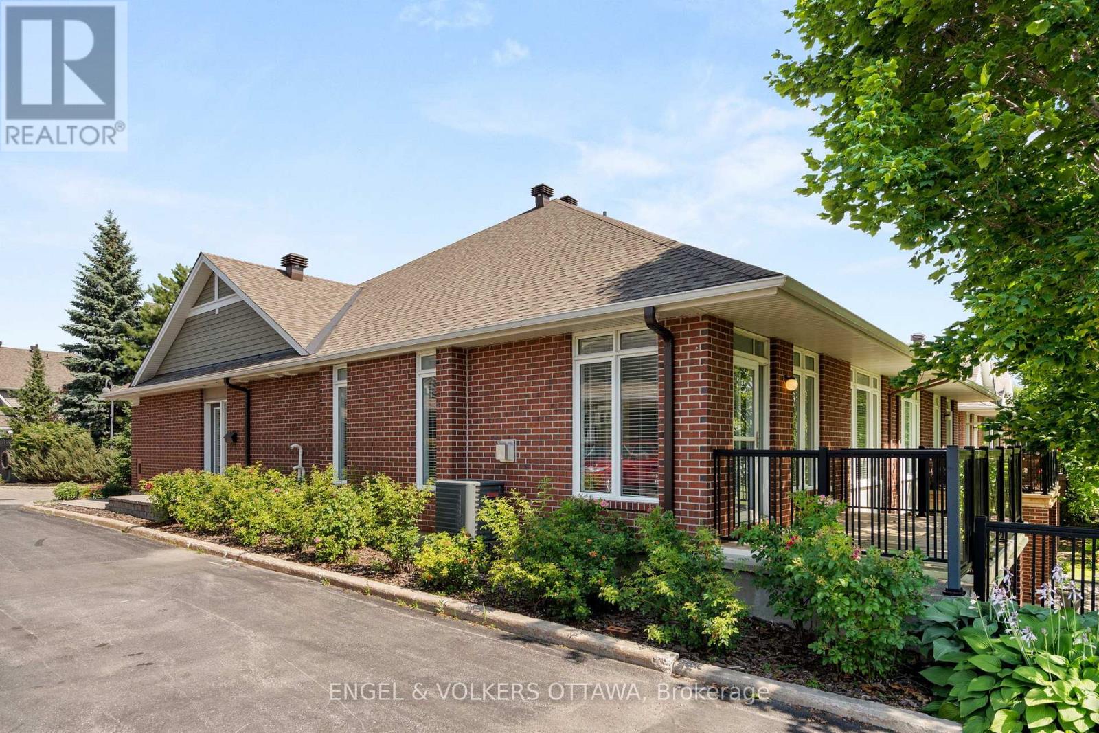 120 Manorhill Private