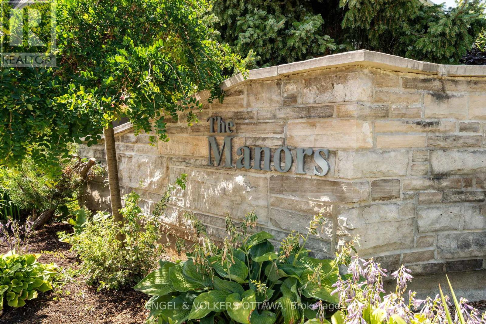 120 Manorhill Private