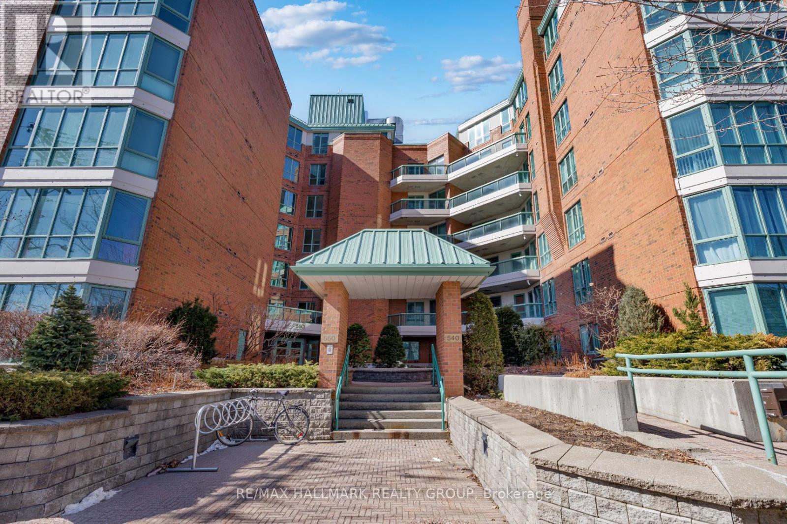 307 - 550 Cambridge Street S