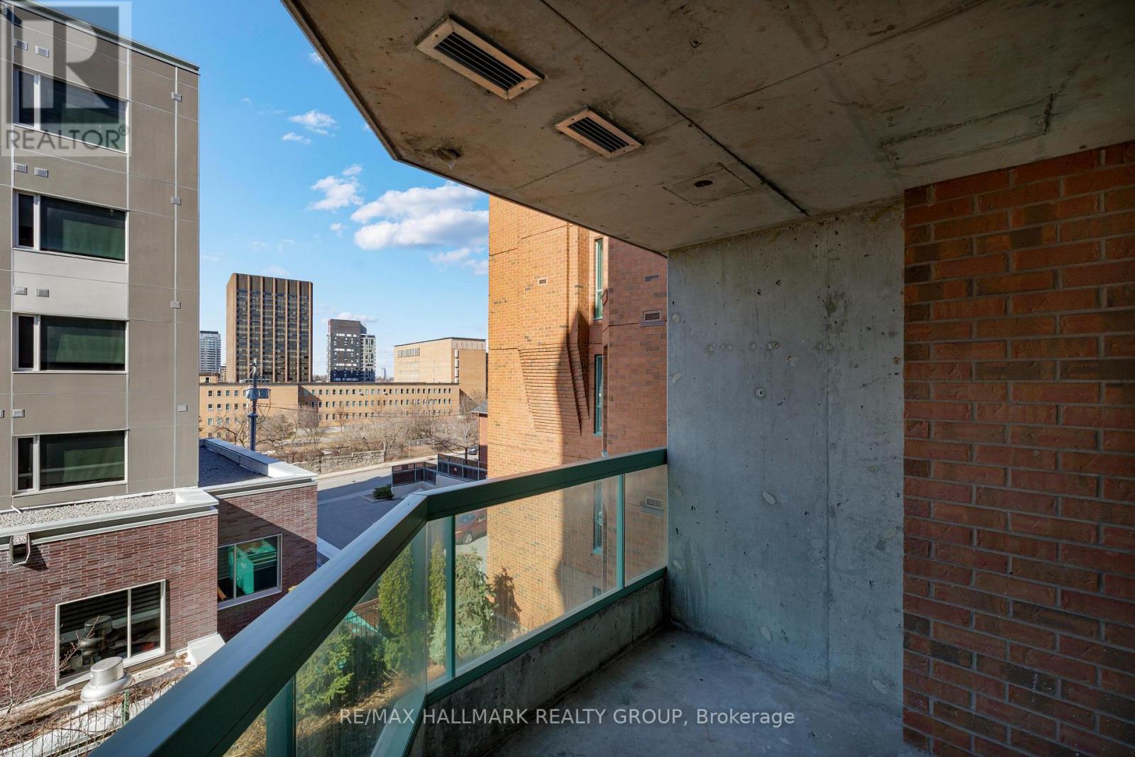 307 - 550 Cambridge Street S