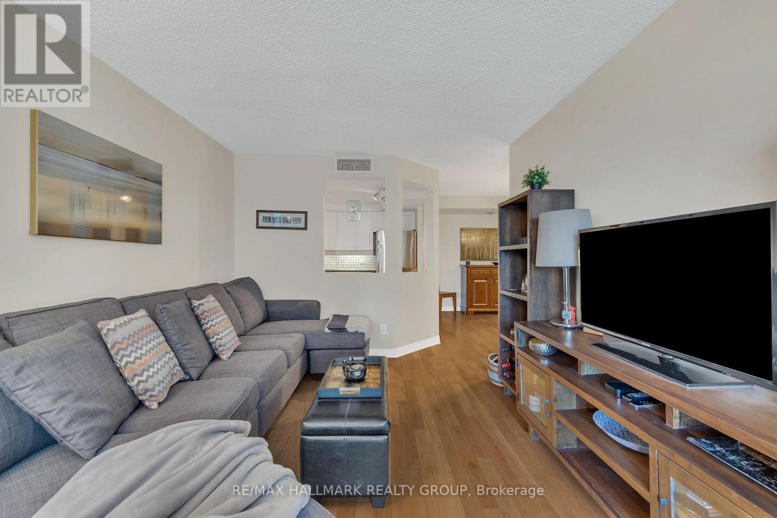 307 - 550 Cambridge Street S