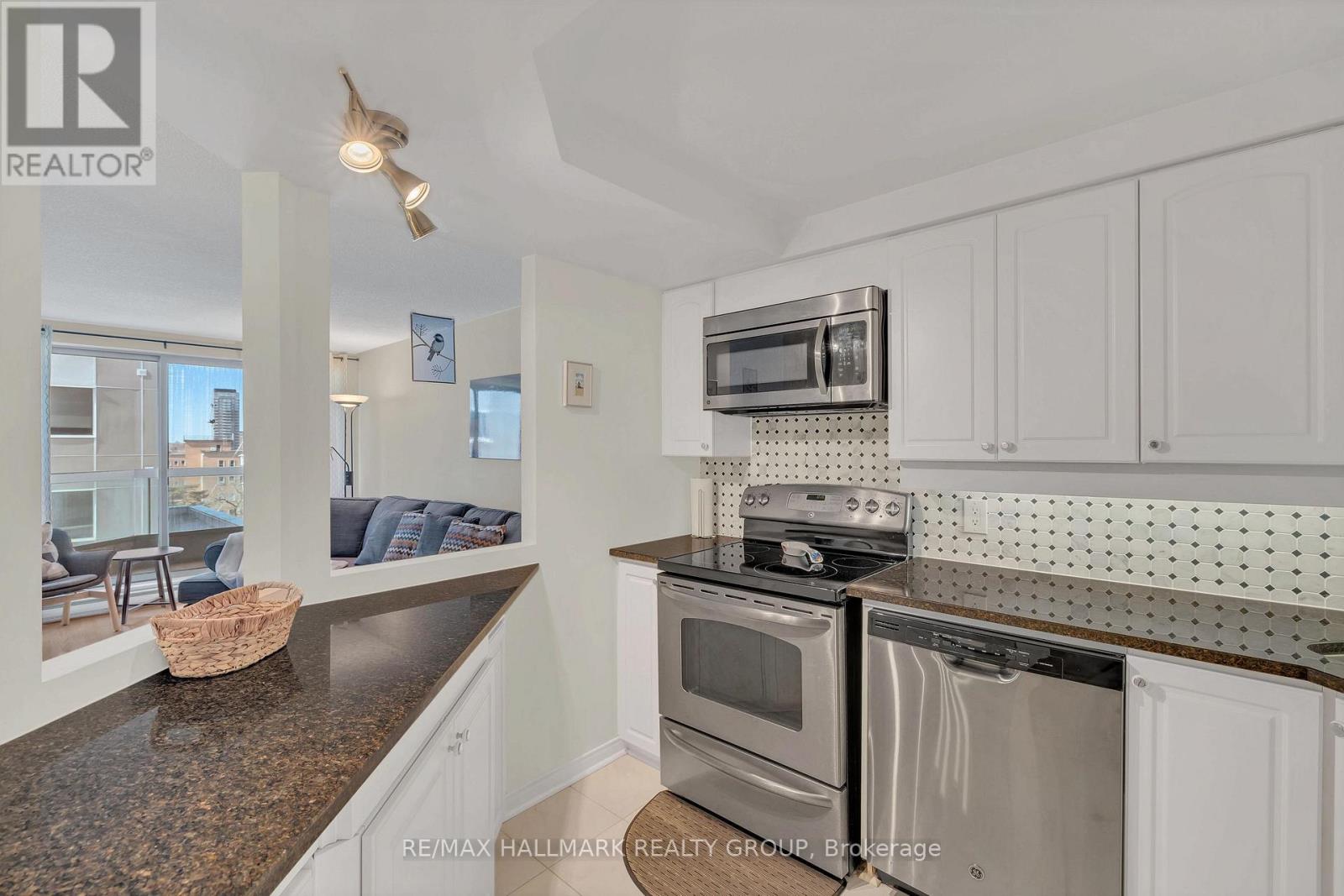 307 - 550 Cambridge Street S