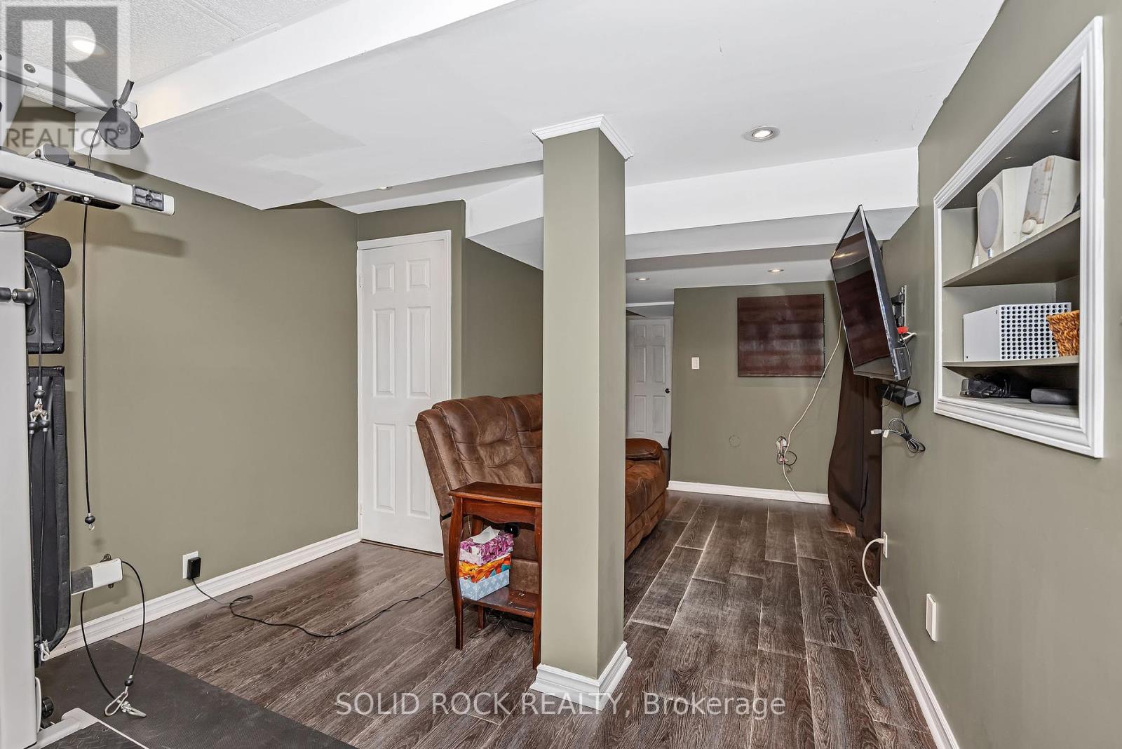 37 Grenadier Way
