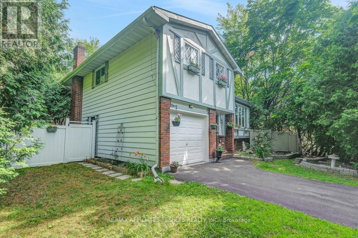 2 Wedgewood Crescent