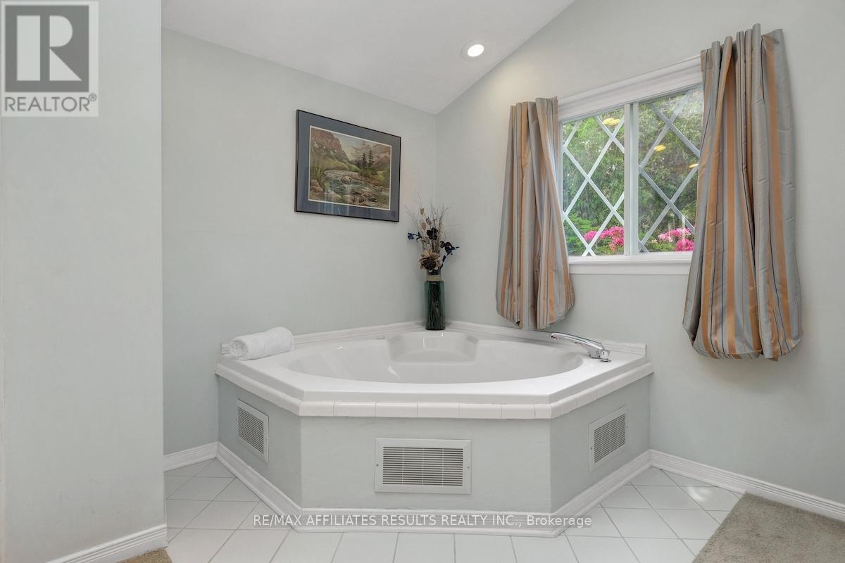 2 Wedgewood Crescent