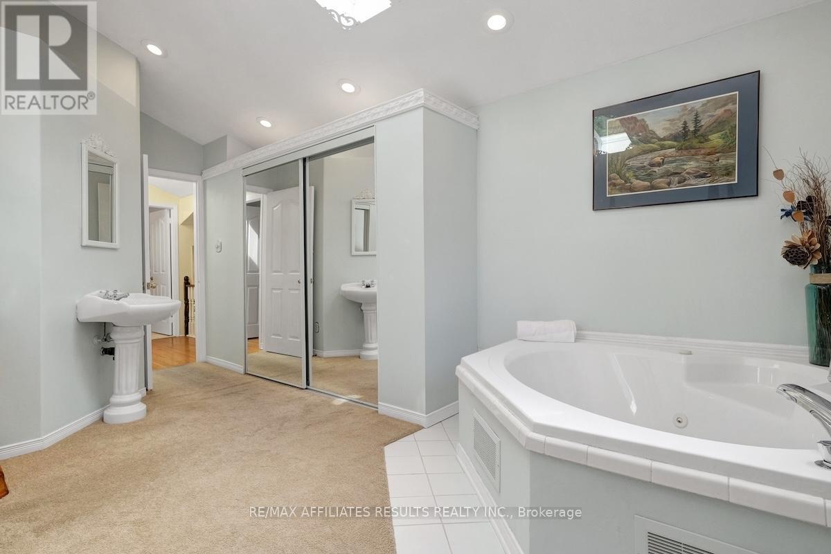 2 Wedgewood Crescent