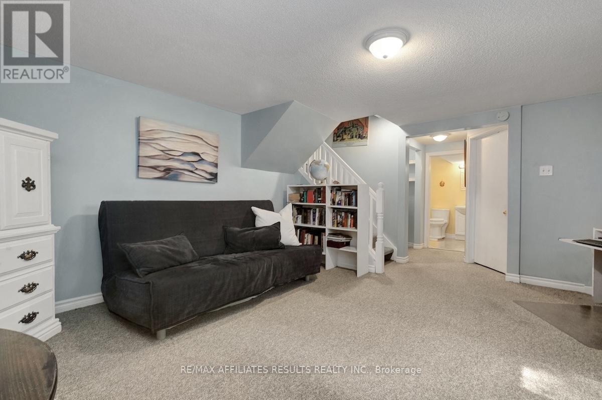 2 Wedgewood Crescent