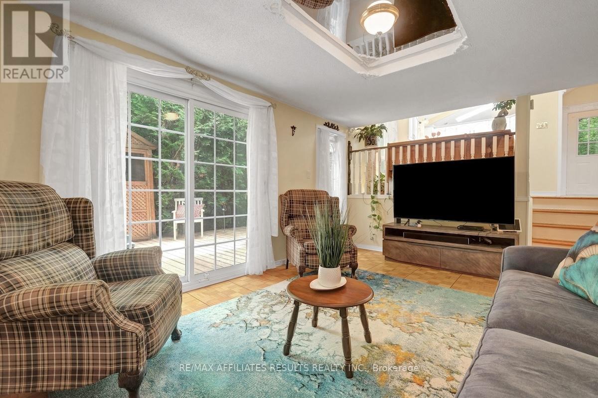 2 Wedgewood Crescent