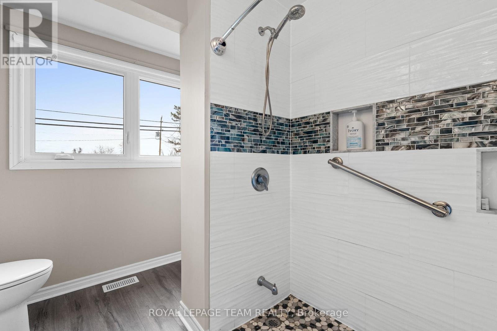 6481 Rideau Valley Drive N