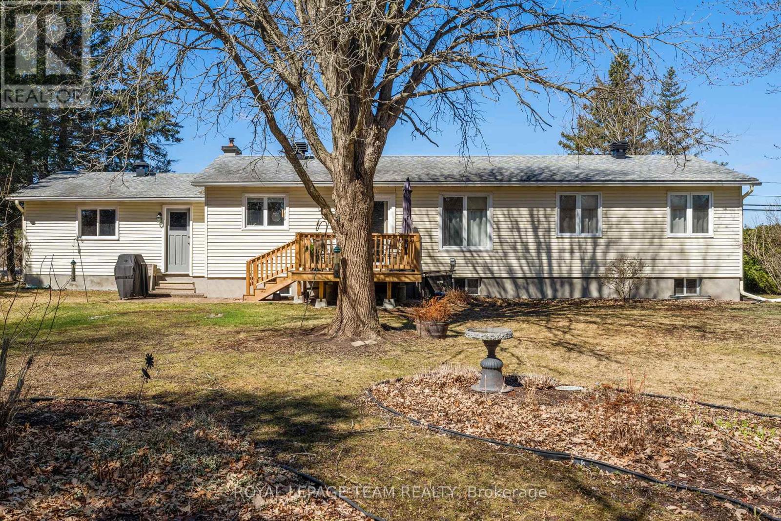 6481 Rideau Valley Drive N