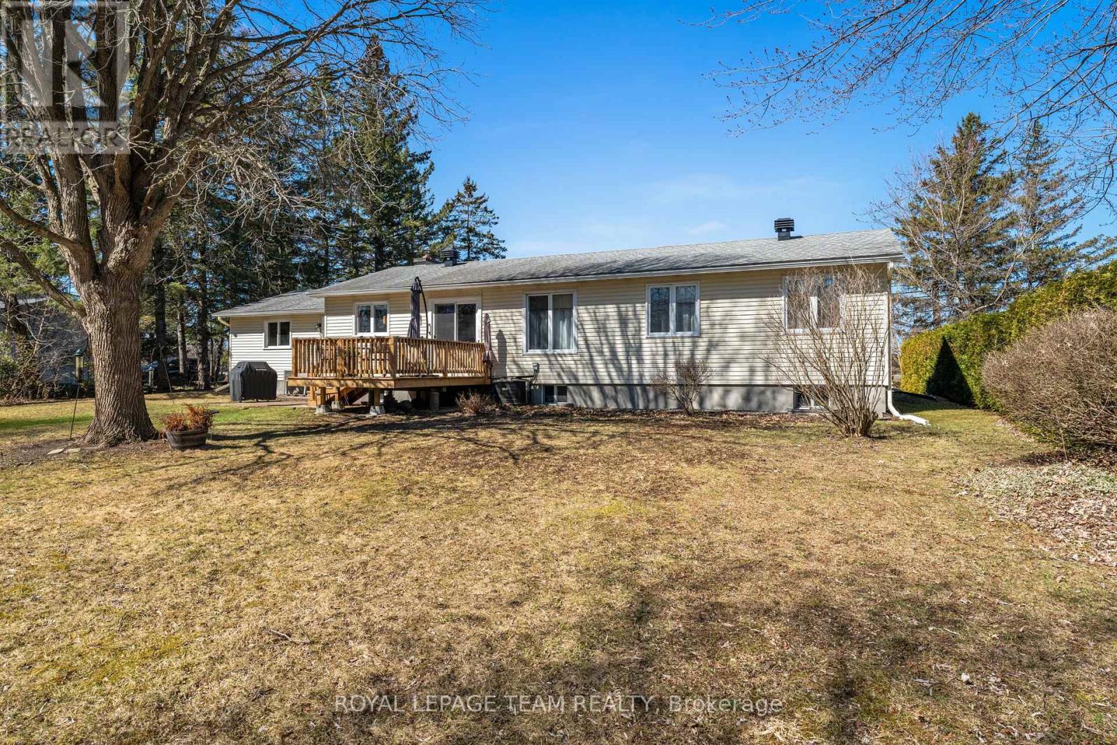 6481 Rideau Valley Drive N