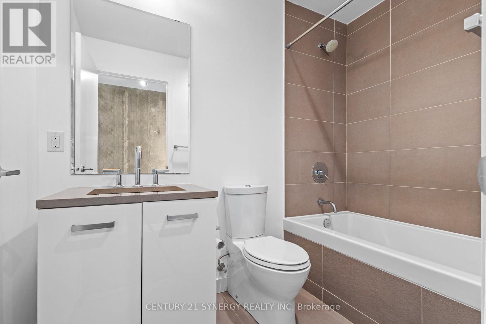 313 - 224 Lyon Street N