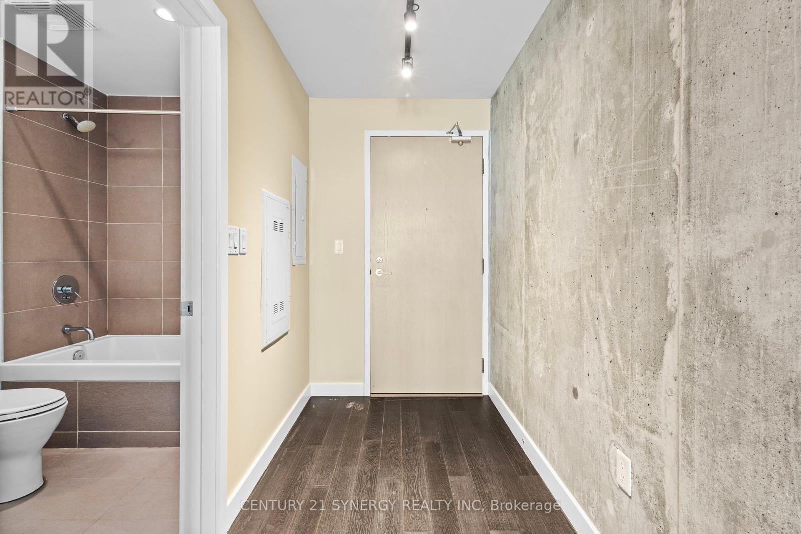 313 - 224 Lyon Street N