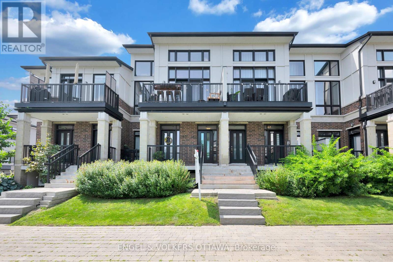 262 Pembina Private