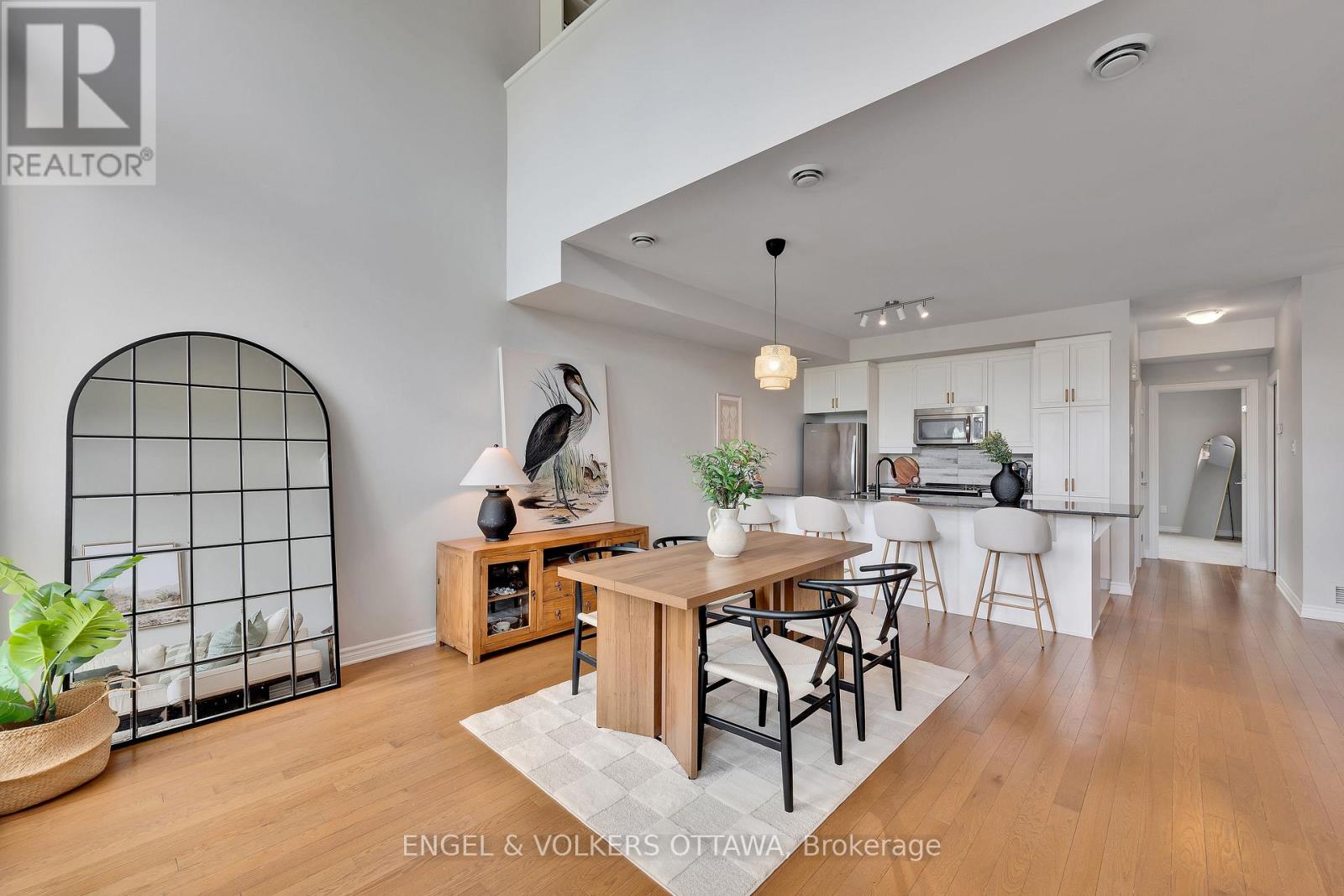 262 Pembina Private
