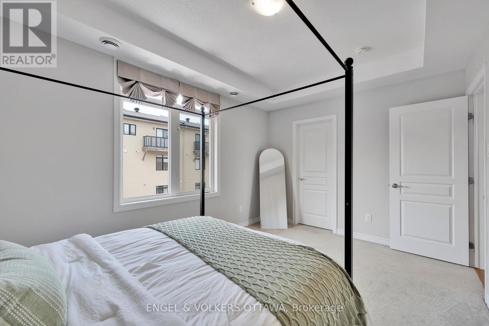 262 Pembina Private