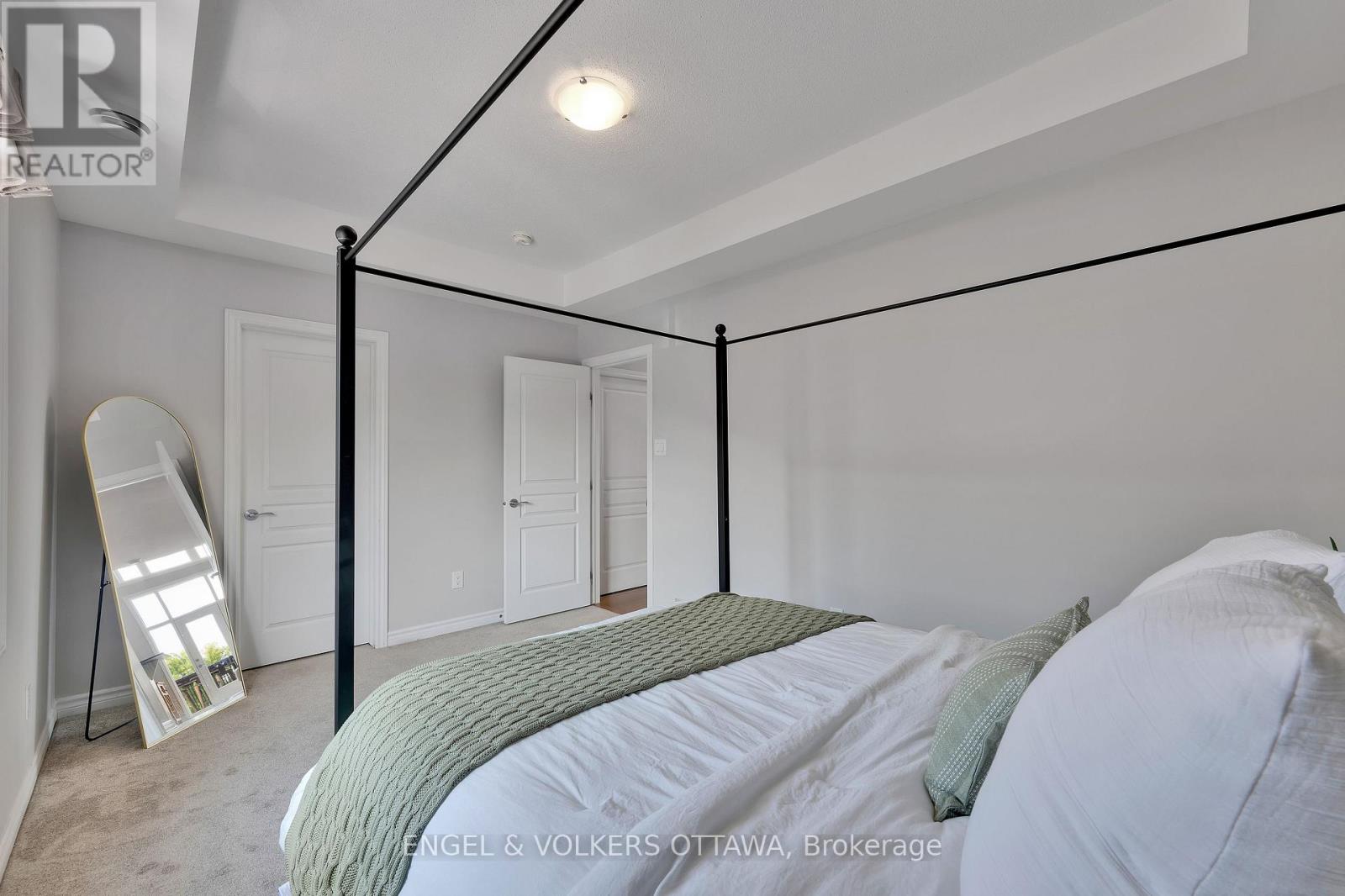 262 Pembina Private