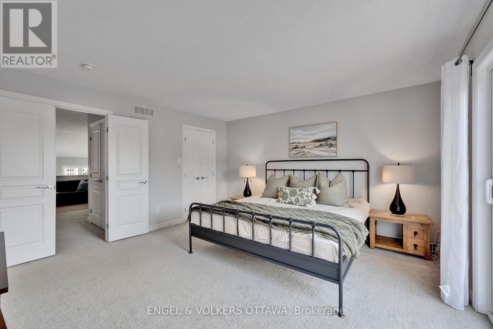 262 Pembina Private