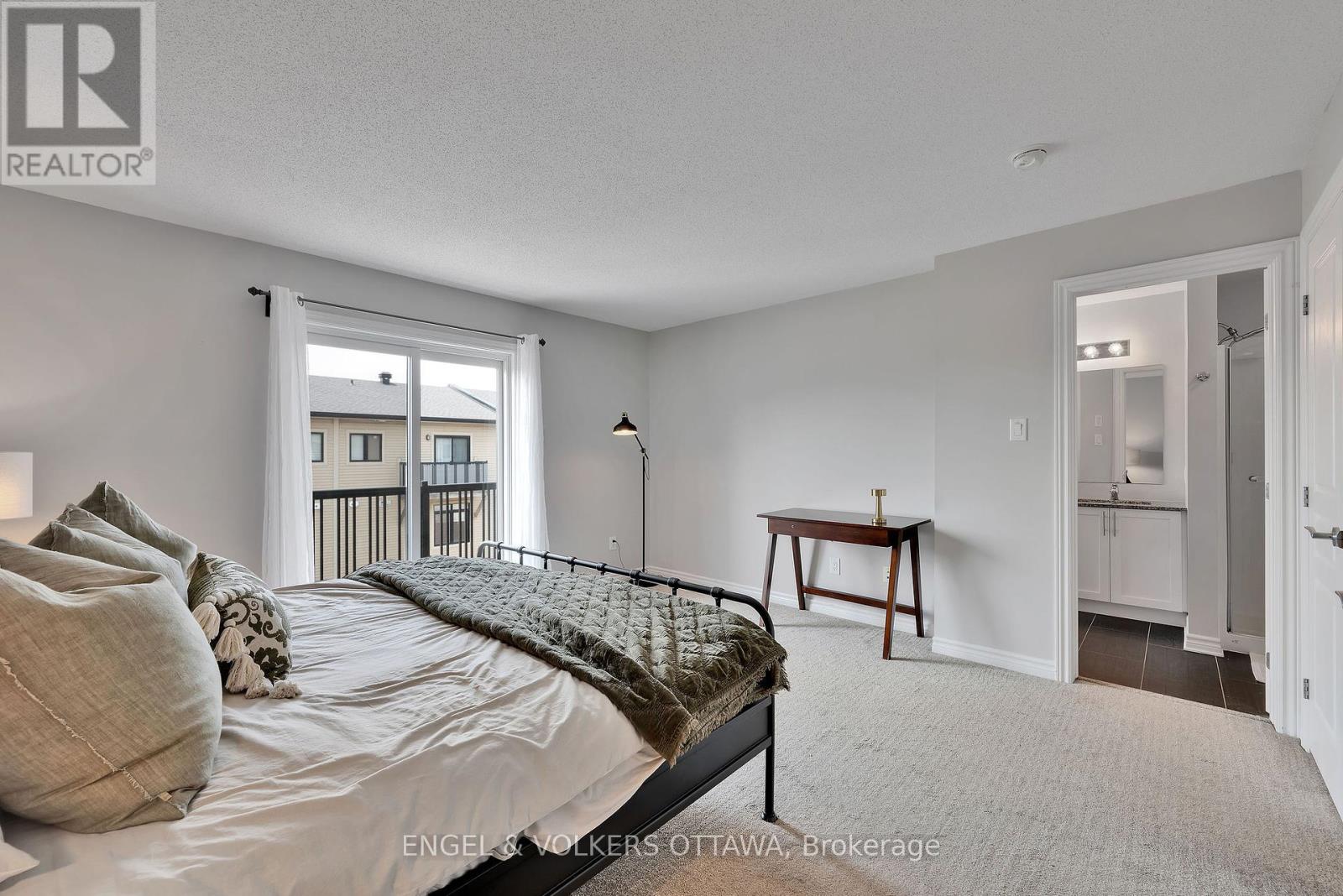 262 Pembina Private