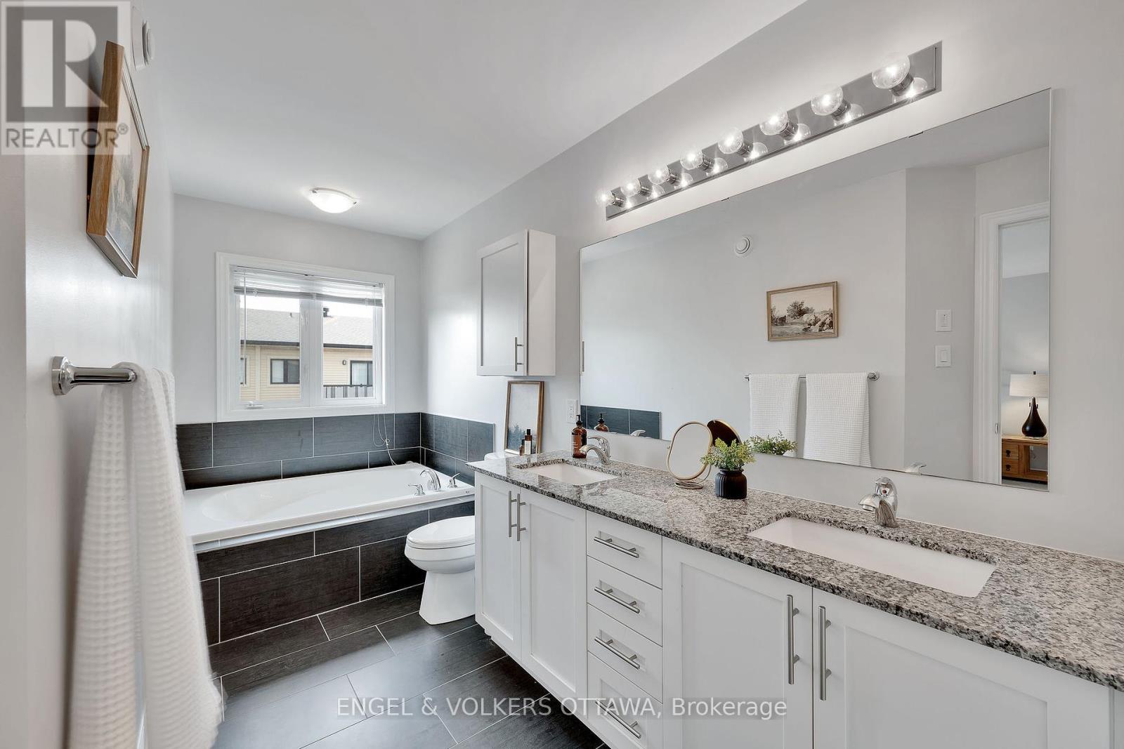 262 Pembina Private