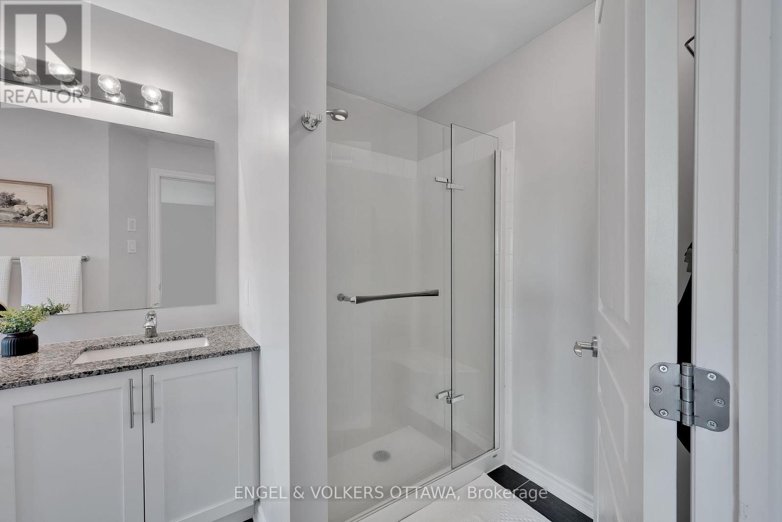 262 Pembina Private