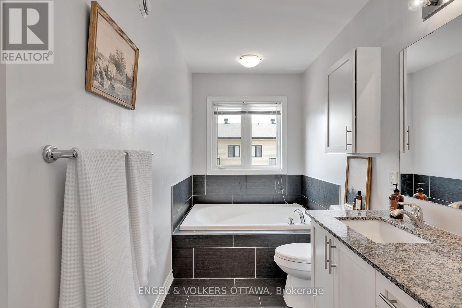 262 Pembina Private