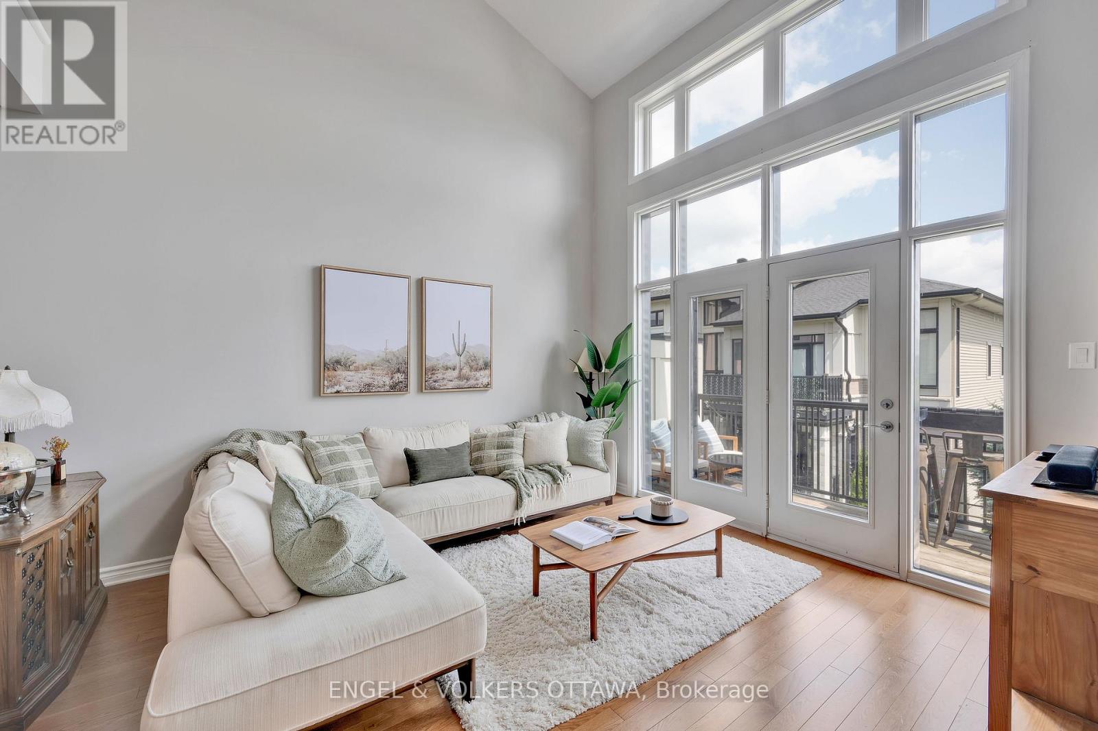 262 Pembina Private