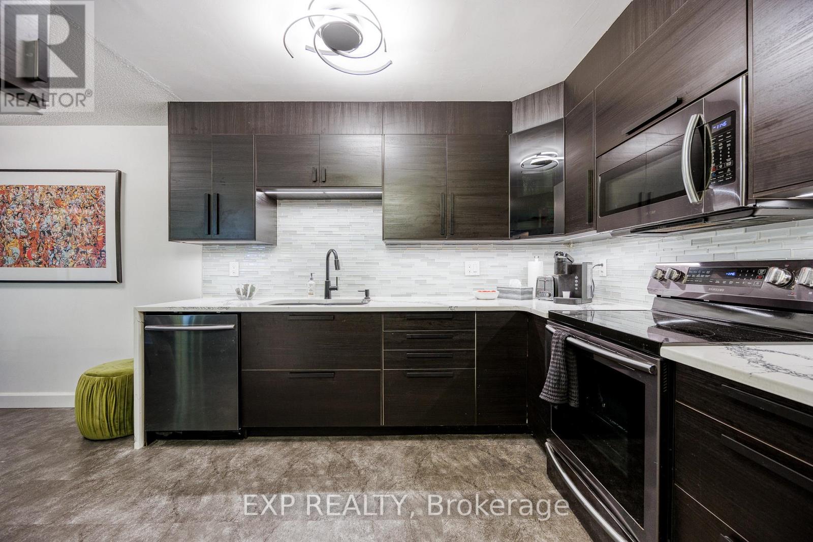 1003 - 373 Laurier Avenue E