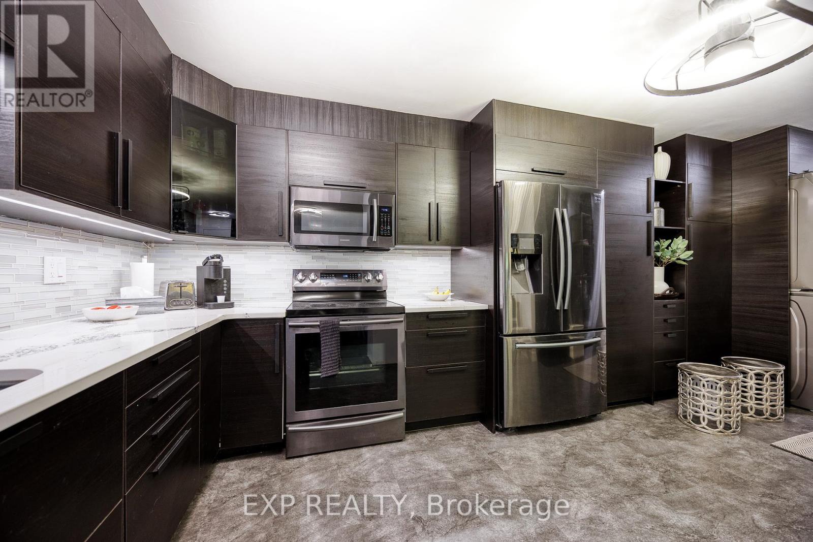 1003 - 373 Laurier Avenue E
