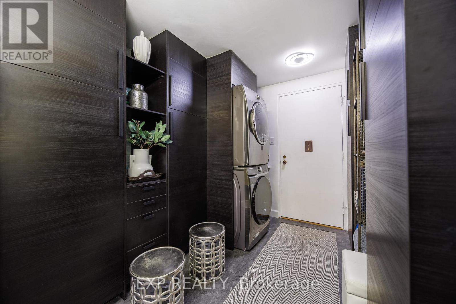 1003 - 373 Laurier Avenue E
