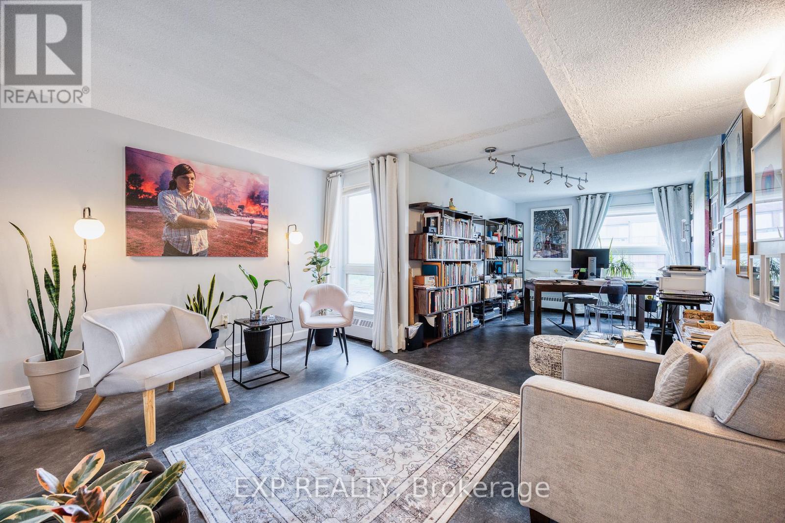 1003 - 373 Laurier Avenue E