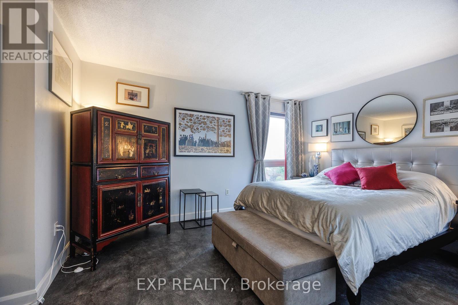 1003 - 373 Laurier Avenue E